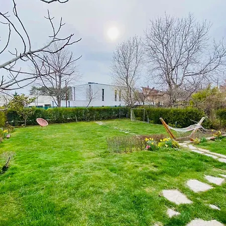 Modern With Garden In Evksinograd, By Flat Manаger Willa *